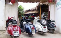 Chơi Vespa cổ ở Hà Nội