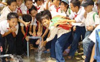 Tặng giếng nước sạch, quà cho học sinh và trẻ khuyết tật