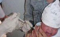 Vụ em bé tử vong tại TPHCM : vắc xin nhiễm độc tố