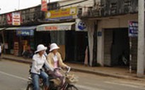 Vĩnh Long: Cán bộ “cố thủ” nhà công