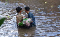 Lật tàu khách, ít nhất 4 người chết