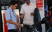Xăng giữ giá, dầu diesel giảm 450 đồng/ lít