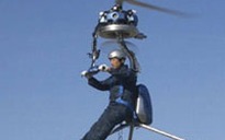 Tưởng nhớ Da Vinci bằng chuyến bay trên trực thăng nhỏ nhất thế giới
