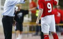 HLV Capello trách Joe Cole và Rooney