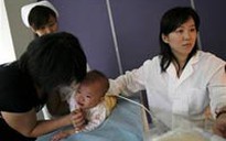 Vẫn còn 10.700 trẻ phải điều trị vì sữa độc