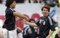 Song sát Messi - Aguero giúp Argentina đổi gió