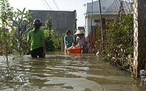 Triều cường gây ngập nặng