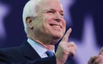 Ông McCain đang thu hẹp khoảng cách với đối thủ đảng Dân chủ