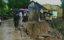 Mưa lũ làm sạt lở nhiều khu dân cư miền núi