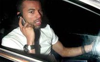 Ashley Cole trả đũa vụ bị vạch trần 'ăn vụng'