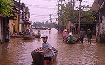 Mưa lũ cô lập nhiều vùng tại miền Trung