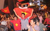 Trung tâm TPHCM ngập tràn màu đỏ