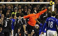 Terry bị đuổi, Chelsea suýt thua