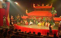 Sân khấu du lịch: Nhếch nhác, tự phát