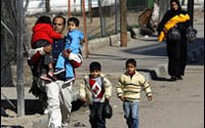 Bộ binh Israel cắt đôi Dải Gaza