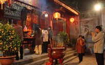 Hà Nội đón giao thừa trong mưa xuân