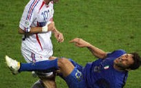 Materazzi lại thu tiền từ cú húc đầu của Zidane