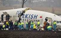 Máy bay Thổ Nhĩ Kỳ gặp nạn, gãy làm ba