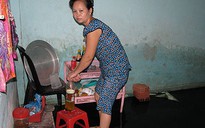 Hàng chục hộ dân ngập trong nước dơ