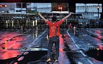 Phe áo đỏ chấm dứt biểu tình tại Bangkok