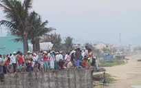 Một học sinh bị sóng cuốn trôi