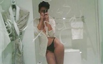 Rihanna dính scandal ảnh nóng