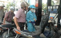 Giá xăng dầu nóng, quỹ bình ổn vẫn “treo”