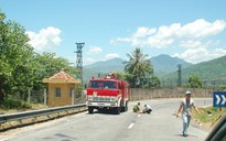 Lại tràn dầu tại chân đèo Hải Vân
