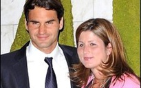 Federer “thắng” giải… đôi nữ