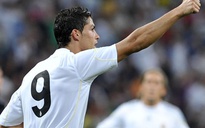 Ronaldo mới bị đốn, Real mua ngay bảo hiểm to