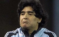 Maradona quyết không chịu từ chức