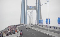 Qua cầu Phú Mỹ lúc 9 giờ 9 phút 9 giây