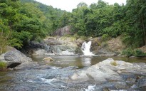 Tắm suối nơi thác nhỏ rừng hoang Ninh Thượng
