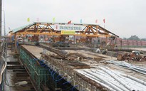 Cầu Đồng Nai sẽ thông xe rồi... “treo” ?