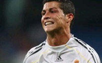 Ronaldo “được” nghỉ xả hơi 1 tháng nhờ... chấn thương