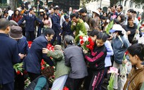 Kết thúc lễ hội hoa Hà Nội 2010: Ngày vui... không trọn