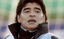 Maradona cũng “ăn vụng” không kém cầu thủ