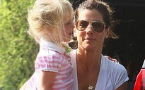 Sandra Bullock giành quyền nuôi con chồng