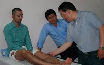 Công Minh sẽ sang Mỹ phẫu thuật