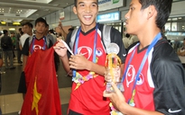 U16 Việt Nam mang Cúp về đến Hà Nội