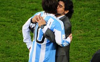 Maradona nhờ cậy Messi để quay lại đội tuyển