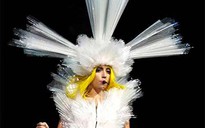 Lady Gaga kết đôi với Cher