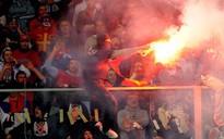 Hooligan quậy tưng bừng, trận Ý gặp Serbia bị hủy