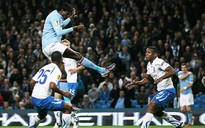 “Người hùng” Adebayor đưa “Man xanh” lên đầu bảng