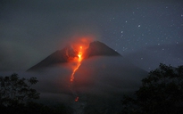 Indonesia: Thêm động đất mạnh, núi lửa Merapi phun trào cực điểm
