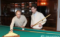 Putin - Medvedev so cơ trên bàn bi-a