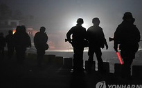 Hàn Quốc ra lệnh 8.000 dân trú ẩn, bắt đầu tập trận