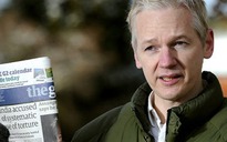 Julian Assange mất răng trong tù