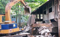 TPHCM: Tháo dỡ nhà hàng Trầu Cau trong công viên Tao Đàn