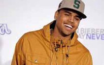 Chris Brown được phép đến gần Rihanna
